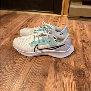 Nike Women's White and Aqua Sneakers